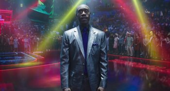 Movie still from “Space Jam: A New Legacy” (2021), directed by Malcolm D. Lee – A man in a silver suit standing in front of an audience; Medium shot, Low angle