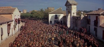 Movie still from “Spartacus” (1960), directed by Stanley Kubrick – A crowd of people standing in front of a building; Extreme Wide shot, High angle
