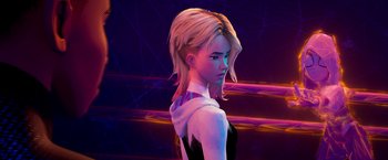 Movie still from “Spider-Man: Across the Spider-Verse” (2023), directed by Joaquim Dos Santos – A woman with blonde hair is standing in front of a purple background; Close Up shot, Over the shoulder angle