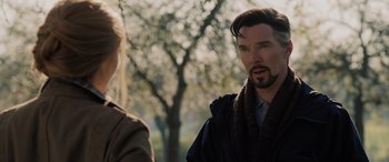Movie still from “Spider-Man: No Way Home” (2021), directed by Jon Watts – A man and a woman are standing in front of a tree; Close Up shot, Over the shoulder angle