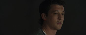 Movie still from “Spiderhead” (2022), directed by Joseph Kosinski – A person wearing a gray shirt; Close Up shot, Over the shoulder angle