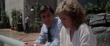 Movie still from “Star Trek IV: The Voyage Home” (1986), directed by Leonard Nimoy – A man and a woman sitting next to each other on the ground; Close Up shot, Over the shoulder angle