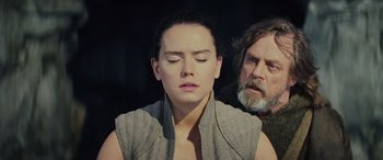 Movie still from “Star Wars: Episode VIII - The Last Jedi” (2017), directed by Rian Johnson – A woman and a bearded man are looking at each other; Close Up shot, Over the shoulder angle