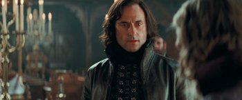 Movie still from “Stardust” (2007), directed by Matthew Vaughn – A person wearing a leather jacket; Close Up shot, Over the shoulder angle