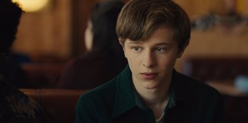 Movie still from “Stargirl” (2020), directed by Julia Hart – A young man is looking into the distance; Close Up shot, Over the shoulder angle