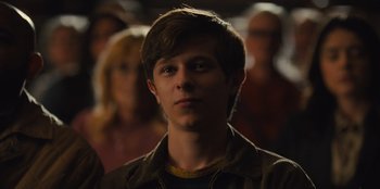 Movie still from “Stargirl” (2020), directed by Julia Hart – A young man is looking into the camera; Close Up shot, Over the shoulder angle