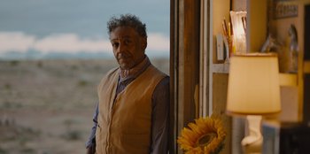 Movie still from “Stargirl” (2020), directed by Julia Hart – An older man standing in front of a window; Medium shot, Low angle