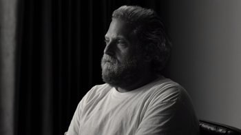 Movie still from “Stutz” (2022), directed by Jonah Hill – Black and white photograph of a man with a long beard; Close Up shot, Low angle