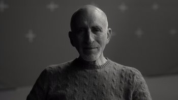 Movie still from “Stutz” (2022), directed by Jonah Hill – An older man wearing a sweater and a sweater; Close Up shot, Low angle