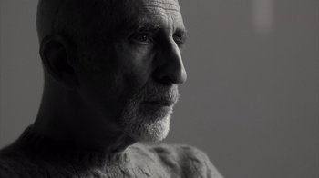 Movie still from “Stutz” (2022), directed by Jonah Hill – An old man with a beard is looking into the distance; Close Up shot, Low angle