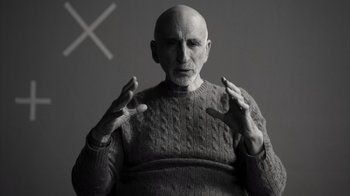 Movie still from “Stutz” (2022), directed by Jonah Hill – An older man wearing a sweater is gesturing; Close Up shot, Low angle