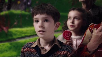 Movie still from “Charlie and the Chocolate Factory” (2005), directed by Tim Burton – A boy and a little girl standing next to each other; Close Up shot, High angle