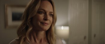 Movie still from “Suitable Flesh” (2023), directed by Joe Lynch – A person with long blonde hair; Close Up shot, Over the shoulder angle