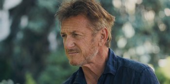 Movie still from “Superpower” (2023), directed by Aaron Kaufman – A person wearing a blue shirt; Close Up shot, Low angle