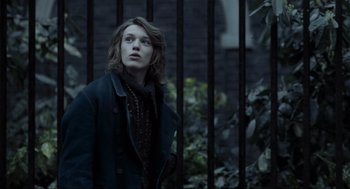 Movie still from “Sweeney Todd: The Demon Barber of Fleet Street” (2007), directed by Tim Burton – A man standing in front of a metal fence; Close Up shot, Low angle