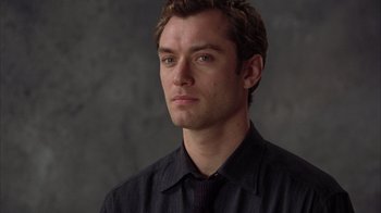 Movie still from “Closer” (2004), directed by Mike Nichols – A person wearing a shirt and tie; Close Up shot, Low angle