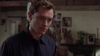 Movie still from “Closer” (2004), directed by Mike Nichols – A man in a black shirt is looking at the camera; Close Up shot, Low angle