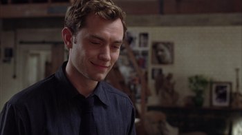 Movie still from “Closer” (2004), directed by Mike Nichols – A man that is looking at the camera; Close Up shot, Over the shoulder angle