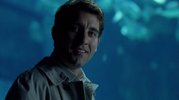 Movie still from “Closer” (2004), directed by Mike Nichols – A person wearing a shirt and tie; Close Up shot, Low angle