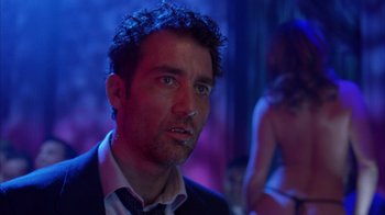 Movie still from “Closer” (2004), directed by Mike Nichols – A person wearing a suit and tie; Close Up shot, Over the shoulder angle