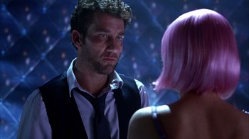 Movie still from “Closer” (2004), directed by Mike Nichols – A man and a woman are looking at one another; Close Up shot, Over the shoulder angle