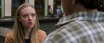 Movie still from “Ted 2” (2015), directed by Seth MacFarlane – A woman is looking at a man on the sidewalk; Close Up shot, Over the shoulder angle