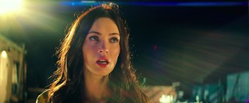 Movie still from “Teenage Mutant Ninja Turtles” (2014), directed by Jonathan Liebesman – A beautiful woman with long brown wavy hair; Close Up shot, Low angle