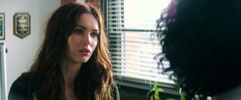 Movie still from “Teenage Mutant Ninja Turtles” (2014), directed by Jonathan Liebesman – A beautiful woman with long brown curly hair; Close Up shot, Over the shoulder angle