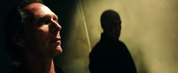 Movie still from “Teenage Mutant Ninja Turtles” (2014), directed by Jonathan Liebesman – A man and a woman in a room with a mirror; Close Up shot, Over the shoulder angle