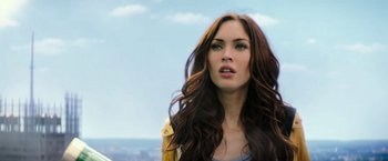 Movie still from “Teenage Mutant Ninja Turtles” (2014), directed by Jonathan Liebesman – A person with long brown hair; Close Up shot, Low angle