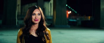 Movie still from “Teenage Mutant Ninja Turtles” (2014), directed by Jonathan Liebesman – A beautiful woman standing on a sidewalk at night; Close Up shot, Over the shoulder angle