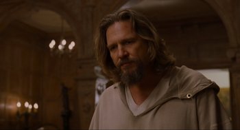 Movie still from “The Big Lebowski” (1998), directed by Ethan Coen – A man with long hair and a beard is standing; Close Up shot, Over the shoulder angle