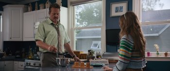 Movie still from “The Binge” (2020), directed by Jeremy Garelick – A man and a woman are cooking in a kitchen; Medium shot, Over the shoulder angle