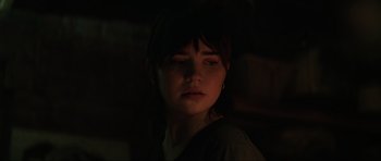 Movie still from “The Boogeyman” (2023), directed by Rob Savage – A young woman with short brown hair is in the dark; Close Up shot, Over the shoulder angle