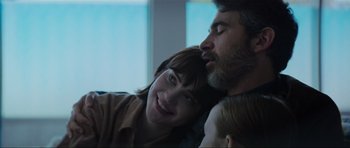 Movie still from “The Boogeyman” (2023), directed by Rob Savage – A man and a woman and a child sitting on a couch; Close Up shot, Over the shoulder angle