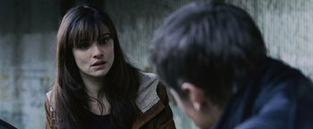 Movie still from “The Bourne Legacy” (2012), directed by Tony Gilroy – A woman and a man are looking at one another; Close Up shot, Over the shoulder angle