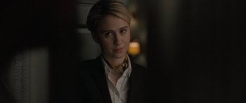 Movie still from “The Bubble” (2022), directed by Judd Apatow – A woman in a suit and a yellow neck tie; Close Up shot, Over the shoulder angle