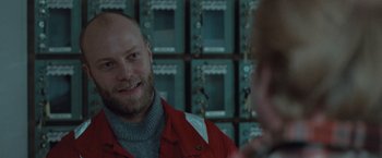 Movie still from “The Burning Sea” (2021), directed by John Andreas Andersen – A man in a red jacket is looking at a woman; Close Up shot, Over the shoulder angle