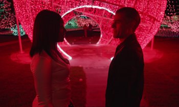 Movie still from “The Card Counter” (2021), directed by Paul Schrader – A man and a woman standing next to each other; Medium shot, Over the shoulder angle