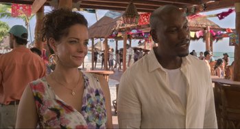 Movie still from “The Christmas Chronicles: Part Two” (2020), directed by Chris Columbus – A man and a woman standing next to each other on the beach; Medium shot, Over the shoulder angle