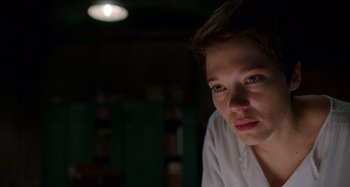 Movie still from “Crimes of the Future” (2022), directed by David Cronenberg – A woman with blue eyes is looking at the camera; Close Up shot, Low angle