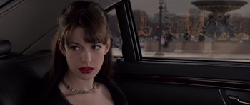Movie still from “The Devil Wears Prada” (2006), directed by David Frankel – A woman sitting in the back seat of a car; Close Up shot, Over the shoulder angle