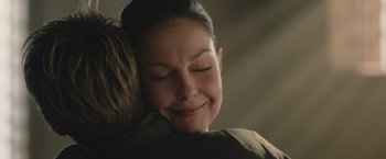 Movie still from “The Divergent Series: Insurgent” (2015), directed by Robert Schwentke – A person hugging another person; Close Up shot, Over the shoulder angle
