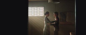 Movie still from “The Divergent Series: Insurgent” (2015), directed by Robert Schwentke – Two people standing next to each other in a room; Wide shot, Over the shoulder angle