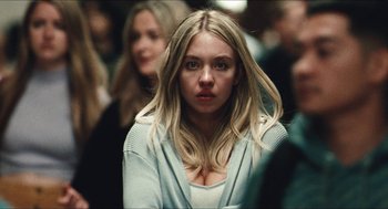 Movie still from “Euphoria” (2019), created by Sam Levinson – A woman with long blonde hair is looking at the camera; Close Up shot, Over the shoulder angle
