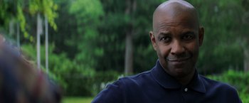 Movie still from “The Equalizer” (2014), directed by Antoine Fuqua – A man with a bald head is posing for a picture; Close Up shot, Over the shoulder angle