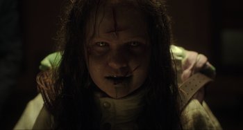 Movie still from “The Exorcist: Believer” (2023), directed by David Gordon Green – A person with a knife in their face; Close Up shot, Low angle