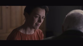 Movie still from “The Father” (2020), directed by Florian Zeller – A person sitting in a room; Close Up shot, Over the shoulder angle