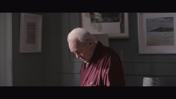 Movie still from “The Father” (2020), directed by Florian Zeller – An older man standing in front of a wall; Medium shot, Low angle