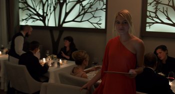 Movie still from “The Fault in Our Stars” (2014), directed by Josh Boone – A woman in a red dress is holding a plate; Medium shot, Over the shoulder angle